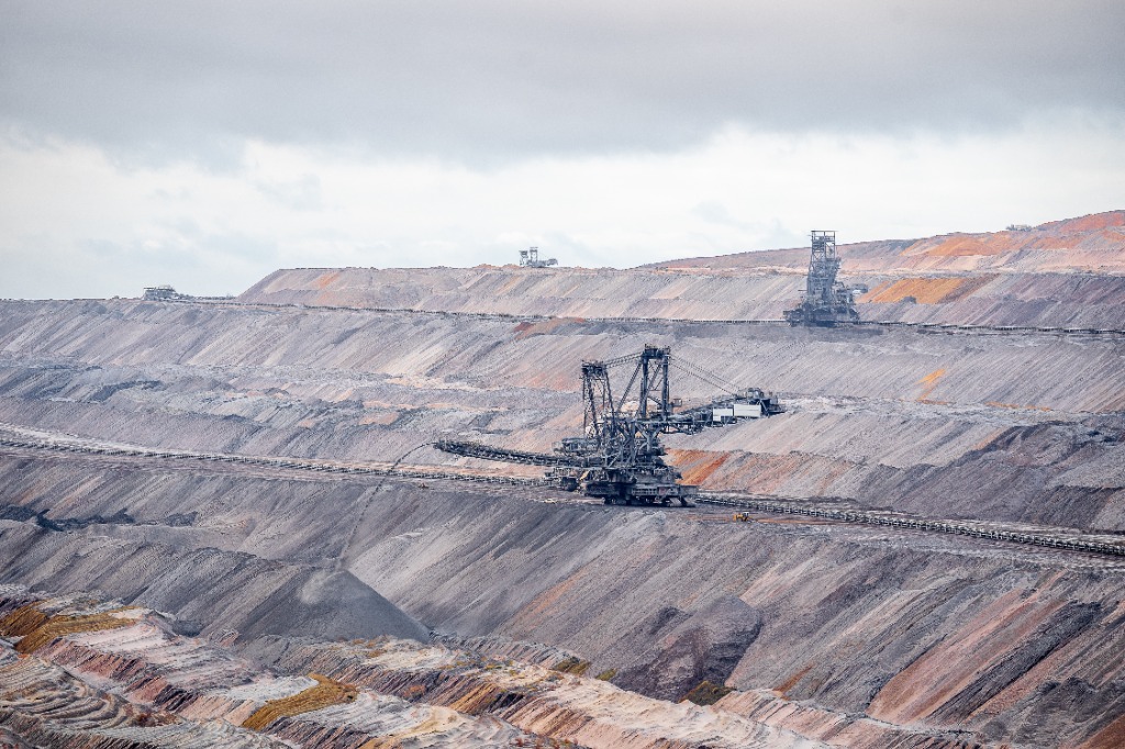 Exploitation minière et infrastructures MGI